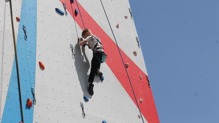 В Кисловодске на 18-метровом скалодроме установят российский триколор