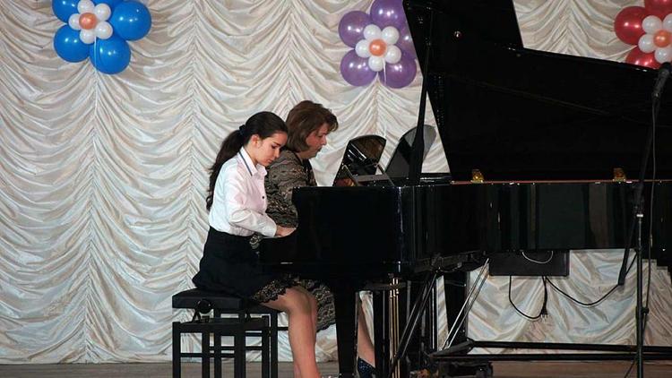 Концерт в Детской школе искусств приурочили ко Дню работника культуры