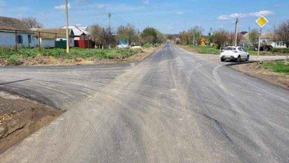 Более 1,5 километра дороги ремонтируют в Труновском округе Ставрополья