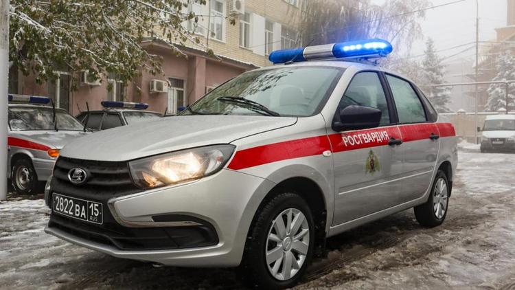 На Ставрополье росгвардейцам вручили ключи от новых патрульных автомобилей