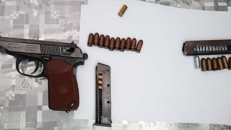 Пистолет и запрещённые вещества изъяли у жителя Пятигорска
