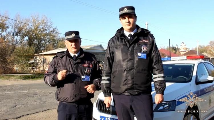 В ставропольском селе Александровском автоинспекторы спасли двух детей из горящего дома