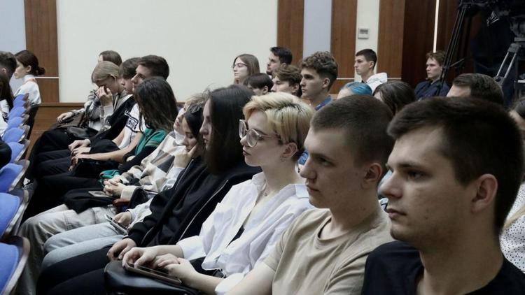 Ставропольским студентам рассказали о мерах поддержки предпринимателей
