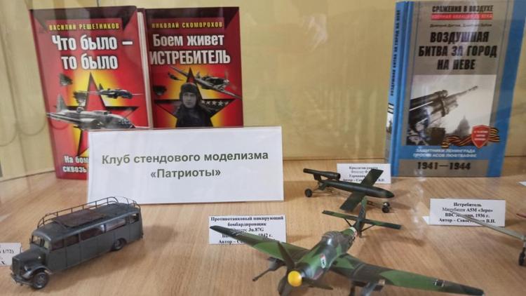 Оружие Победы представлено на выставке в городской библиотеке Ставрополя