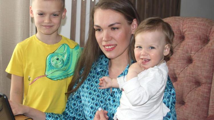 Жительница Невинномысска благодаря соцконтракту наладила выпуск детской одежды