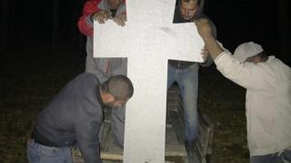 С поклонного креста в Татарском городище стерли свастику