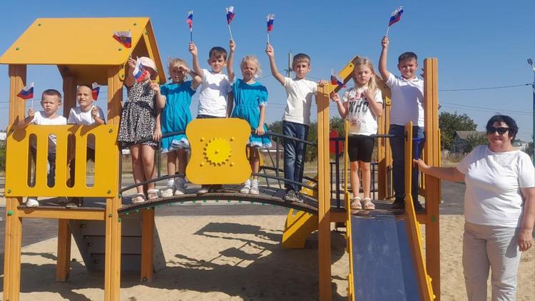Детские площадки открыли в Новоалександровском округе Ставрополья 