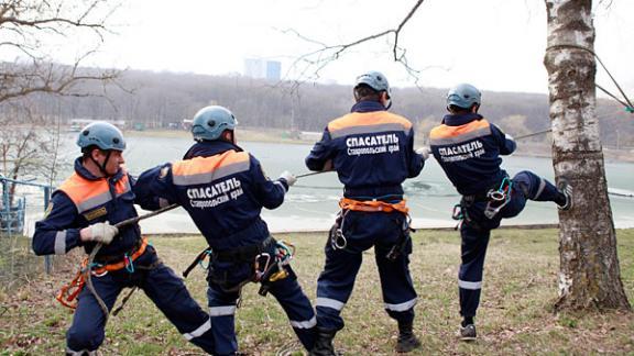 Тренировки в зоне бедствий провели спасатели на Комсомольском озере в Ставрополе