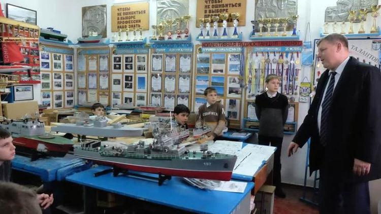 Судомодельный кружок в Кочубеевском округе Ставрополья получил в дар мощный компьютер