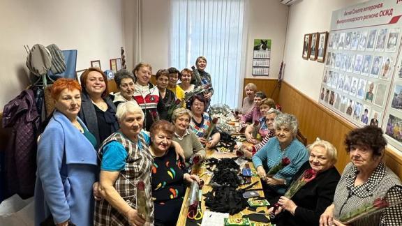 В Минводах женщинам-волонтёрам вручили цветы и сладкие подарки