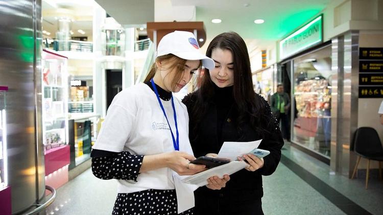 50 волонтёров в Ставрополе помогают проголосовать за объекты для благоустройства в 2023 году