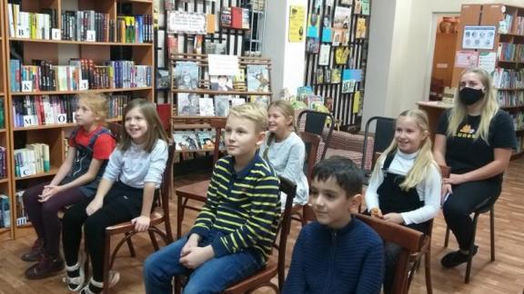 В библиотеке Ставрополя школьники читали свои любимые стихи из наследия русского классика Николая Некрасова