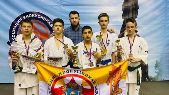 Каратисты из Ставрополя привезли 10 медалей со Всероссийского турнира