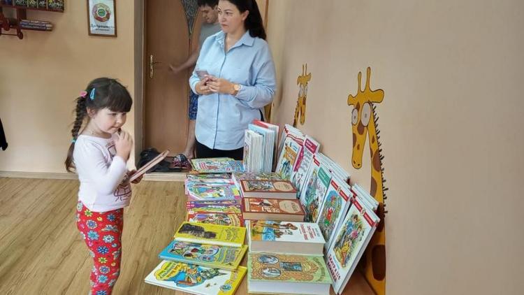 В Предгорном округе беженцам из Донбасса в подарок привезли книги
