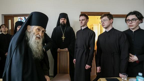 Со священнослужителями и молодёжью Ставрополя встретился духовник Патриарха