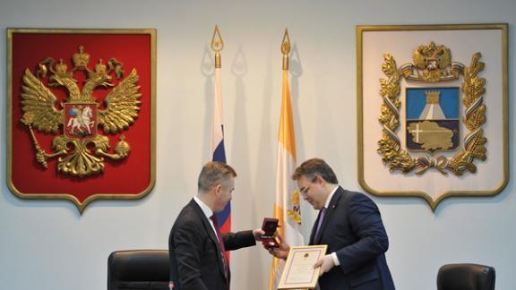Губернатор Ставрополья В.Владимиров награжден за заслуги в деле защиты детей