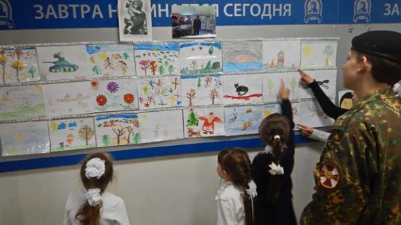 В Ставрополь прибыли детские рисунки, посвященные Дню неизвестного солдата