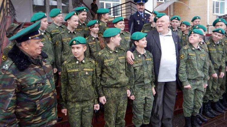 Новые погоны и знаки отличия получили кадеты школы имени генерала Ермолова