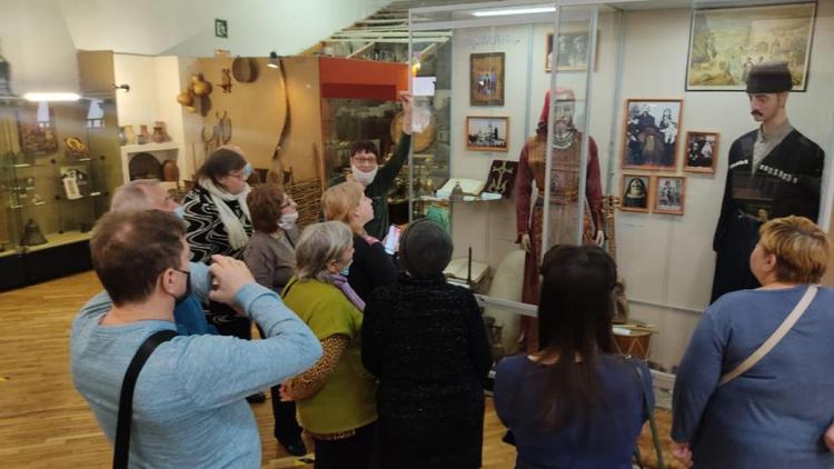 В Ставропольском музее-заповеднике организовали экскурсию для слепых и слабовидящих