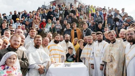 На вершине горы Бештау духовенство православной обители и верующие провели соборную литургию