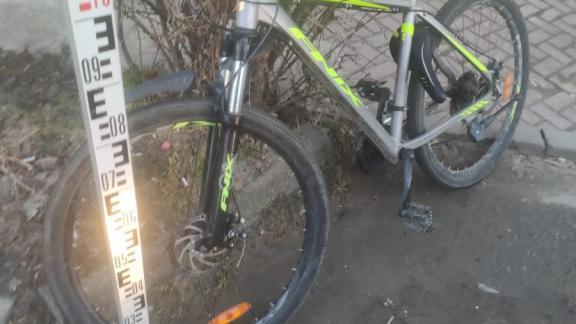 В Ставрополе велосипедистка врезалась в «Приору»