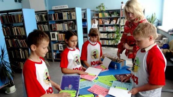 В Лермонтове школьникам выдают учебники со светоотражателями в подарок