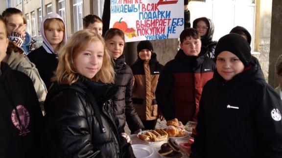 В Кисловодске школьный казачий ансамбль дал благотворительные концерты
