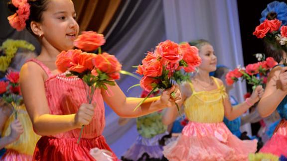 День матери в Ставрополе отметили концертом «Букет для мамы»