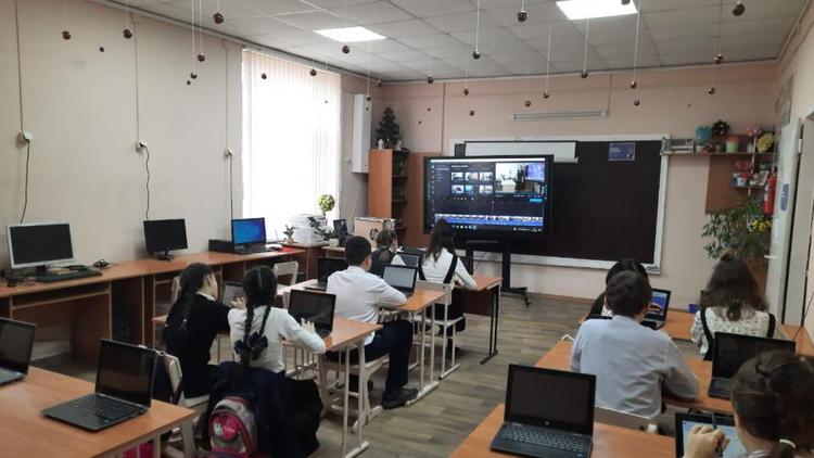 В три школы Зеленокумска поступило новое интерактивное оборудование