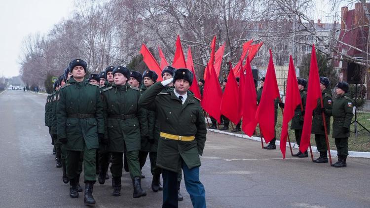 Торжественный парад провели у дома ставропольского Героя Советского Союза