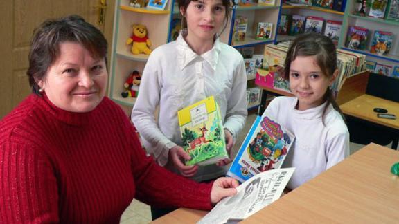 Коллектив библиотеки села Урожайного отпраздновал новоселье