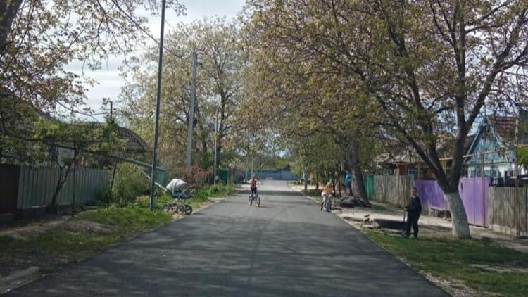 В селе Винсады на Ставрополье заасфальтировали центральную улицу