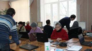 17 пенсионеров в Александровском районе обучились компьютерной грамотности