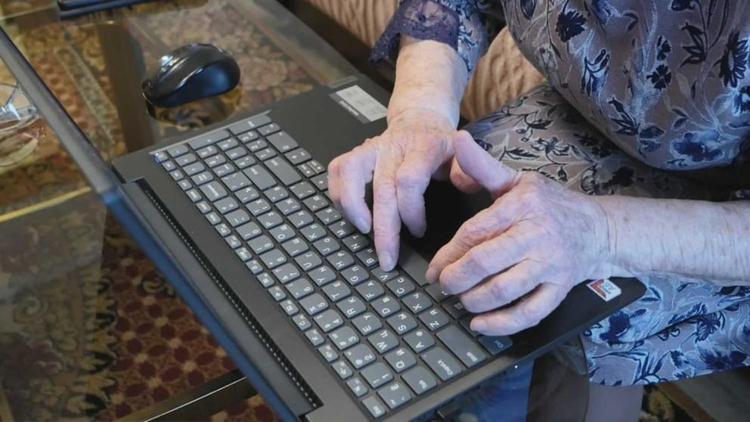 Социальный фонд приглашает пенсионеров на курсы компьютерной грамотности