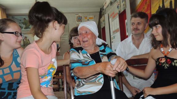 Школьники из Дивного встретились со старейшей жительницей села