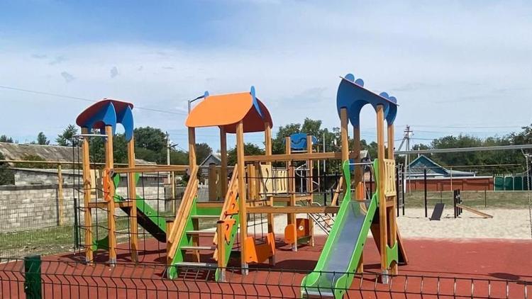В селе Курского округа Ставрополья открыли новую детскую площадку