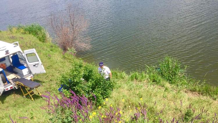 В Новоалександровском округе Ставрополья мотоциклист угодил в озеро