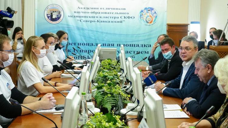 Глава Ставрополья встретился с представителями «Академии отличников»