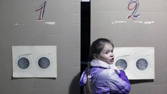 В Ставрополе в канун 8 марта мамы и дочки соревновались в стрельбе