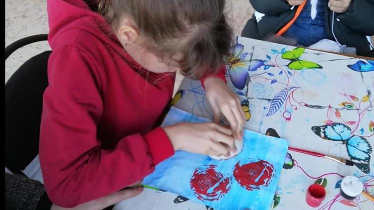 В ставропольском посёлке Прикалаусском провели мастер-класс по рисованию для детей