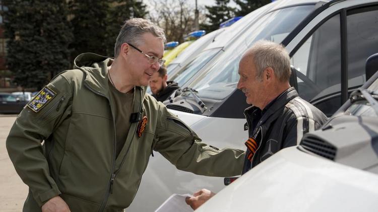 Губернатор Ставрополья передал 10 машин скорой помощи Антрацитовскому району ЛНР