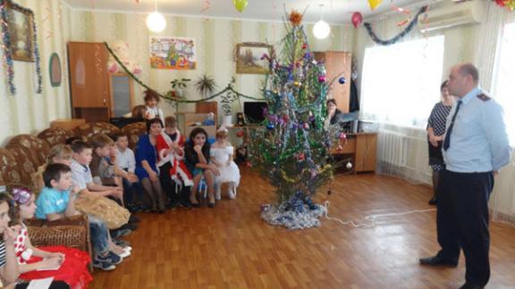 Ставропольские автоинспекторы навестили детский дом в старый Новый год