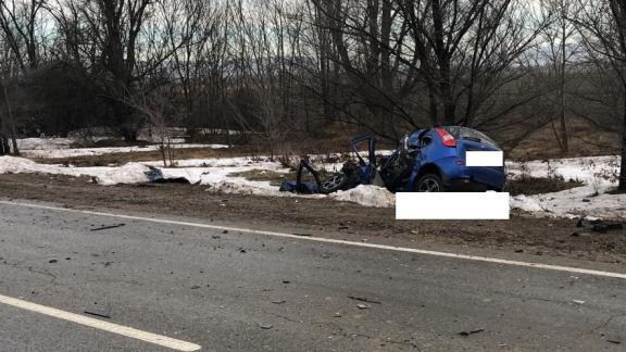 В Кочубеевском районе в столкновении с грузовиком погиб водитель легковушки