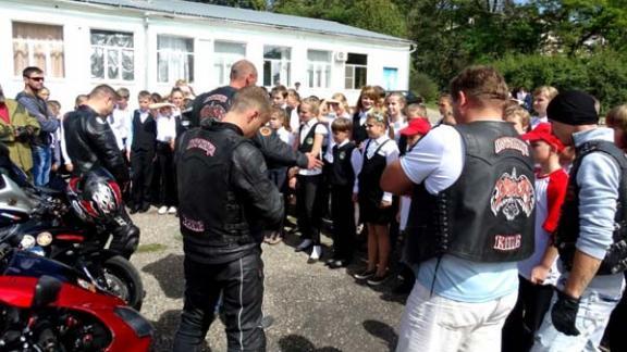 Ставропольские байкеры проводят мастер-классы для школьников в новом учебном году