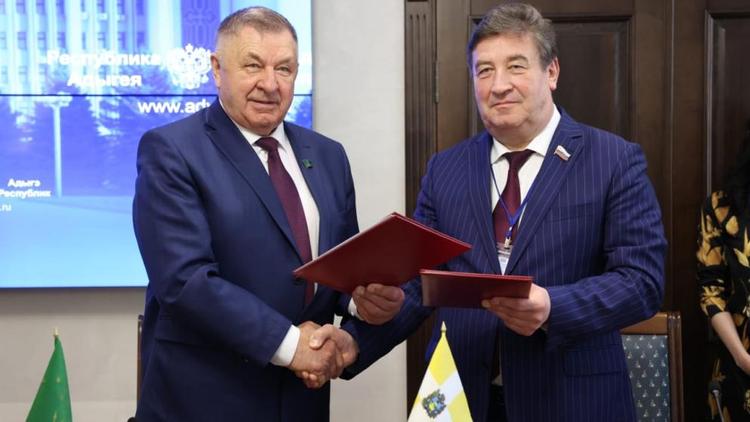 Дума Ставропольского края подписала соглашение о сотрудничестве с Госсоветом – Хасэ Республики Адыгея
