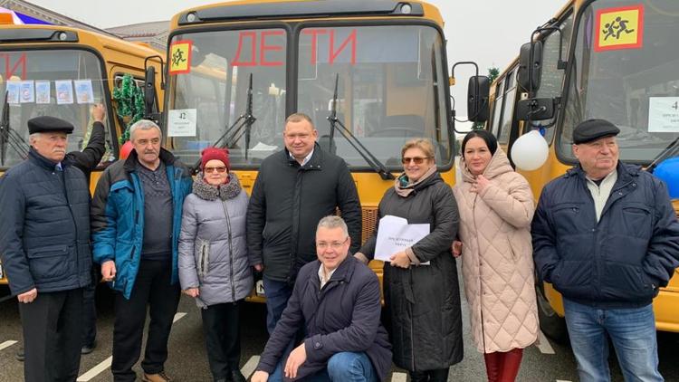 Школы Предгорного округа Ставрополья получили новые автобусы