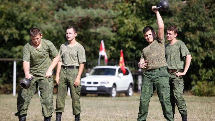 В Ставропольской кадетской школе начались испытания на право ношения берета и тельняшки
