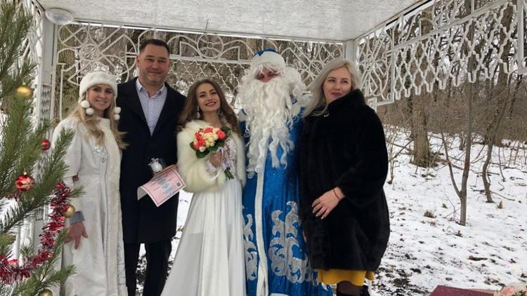В Железноводске трёхсотая пара поженилась в Лермонтовском терренкуре