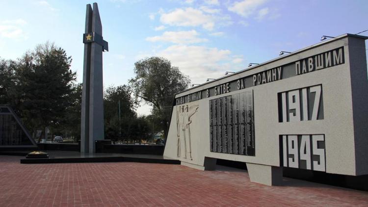 В городе Благодарном на Ставрополье обновили мемориал «Огонь Вечной Славы»