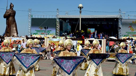 В День города и края на Крепостной горе Ставрополя прошли массовые народные гулянья